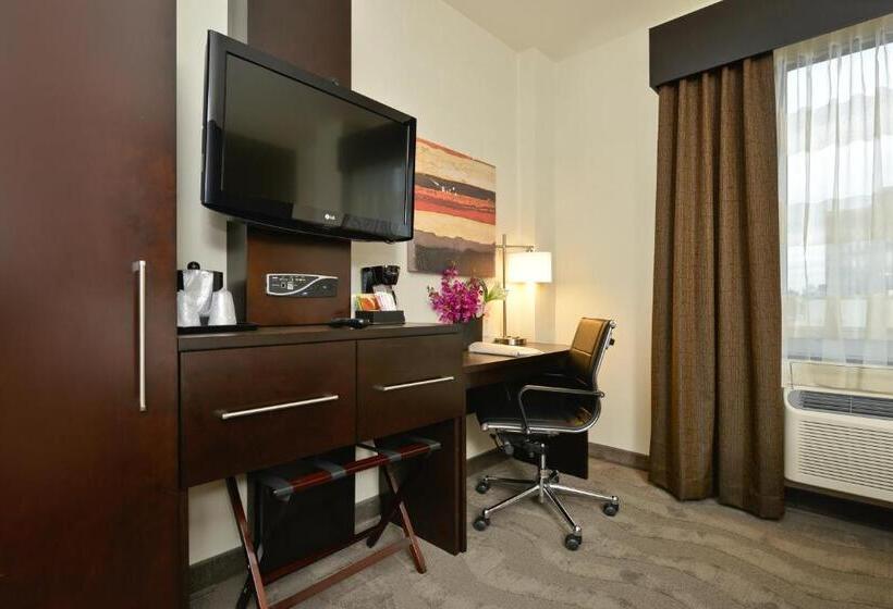 带2个双人床的标准工作室, Holiday Inn Lower East Side, An Ihg