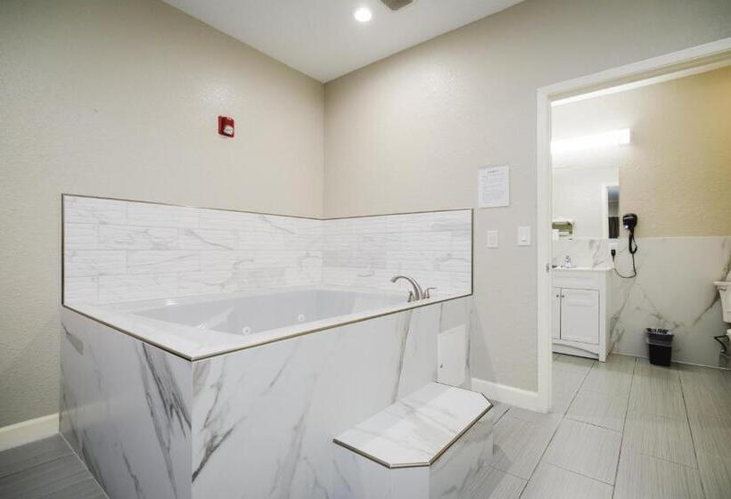 מיטת קינג בסוויטה, Winchester Inn And Suites Humble/iah/north Houston