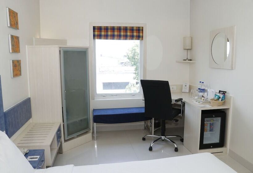 高级大房间, Hometel Chandigarh
