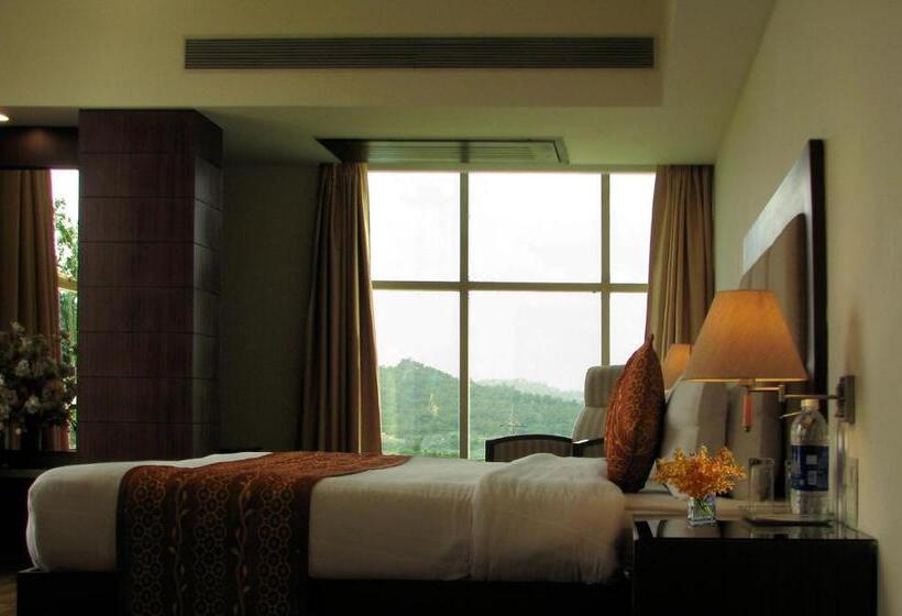 스위트, Legend Sarovar Portico