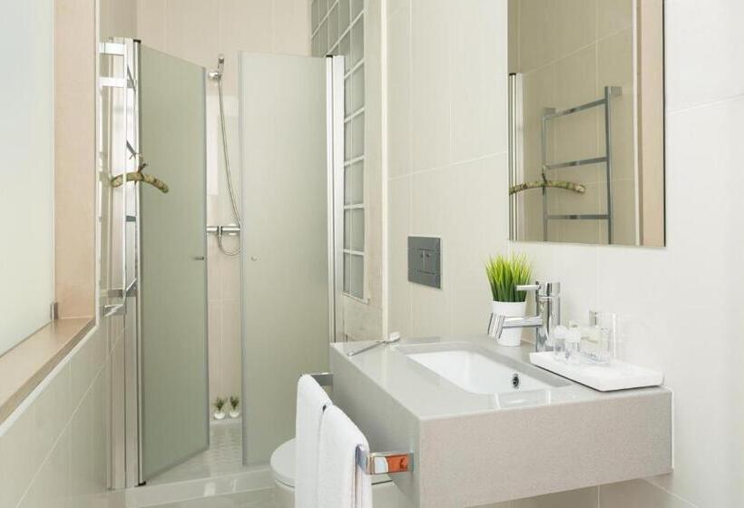 جناح, Serenata Hotel & Hostel Coimbra