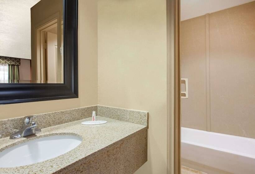 חדר סטנדרט שתי מיטות זוגיות, Days Inn By Wyndham Centerville