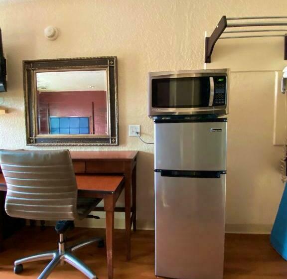 Номер Стандарт, Economy Lodge Texas City Refinery
