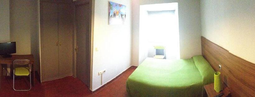 غرفة قياسية ثلاثية, Hostal La Estacion
