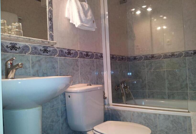 غرفة قياسية ثلاثية, Hostal La Estacion