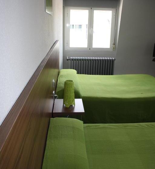 غرفة قياسية ثلاثية, Hostal La Estacion