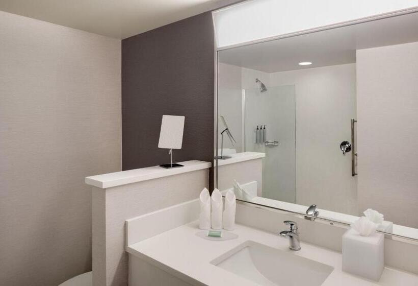Номер Стандарт, Courtyard By Marriott Stamford Downtown