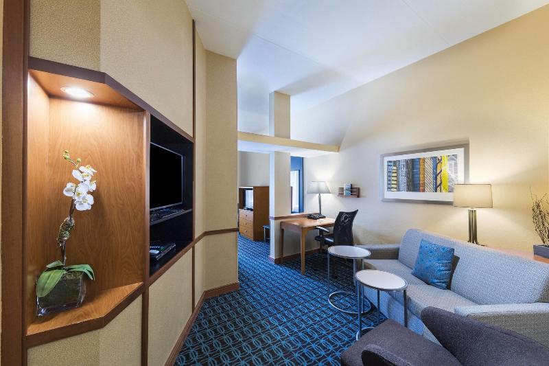 스위트 킹사이즈 침대, Fairfield Inn & Suites Marianna