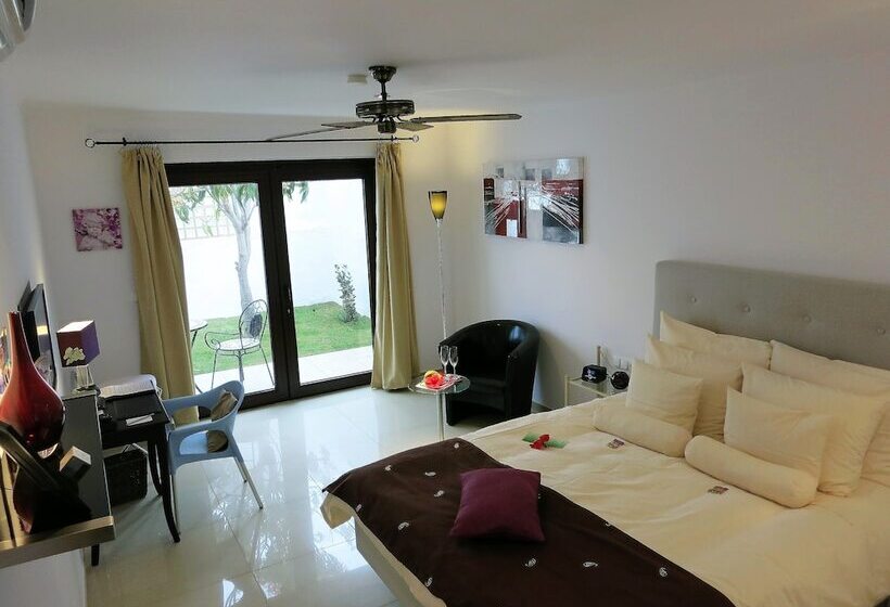 Номер Deluxe, Birdcage Gay Men Resort and Lifestyle