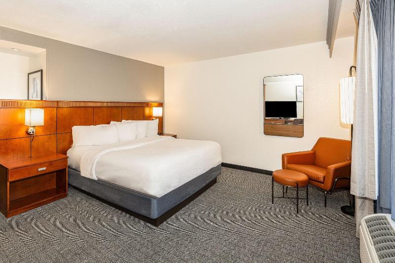 Стандартный Номер Кровать Кинг, Courtyard By Marriott Wichita At Old Town