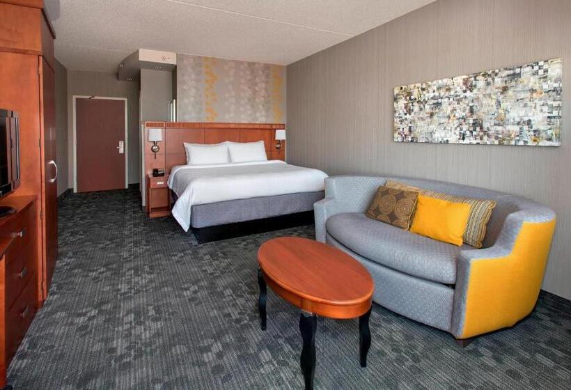 Стандартный Номер Кровать Кинг, Courtyard Republic Airport Long Island/farmingdale