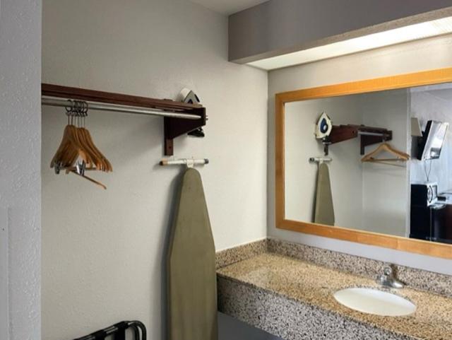 带大床的标准间, Motel 6 Laurel, Ms