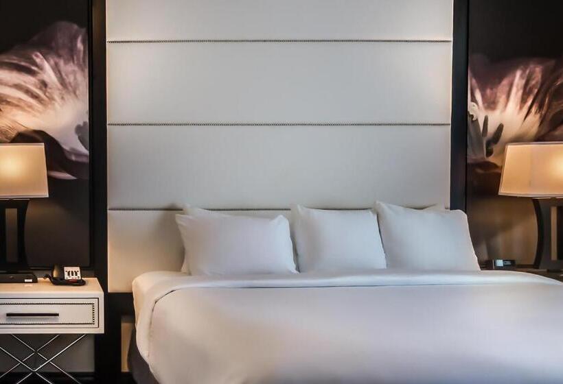 חדר סטנדרט עם מיטת קינג, Tryp By Wyndham Savannah