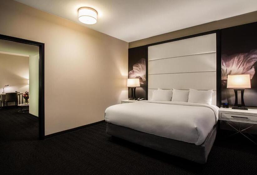 מיטת קינג בסוויטה, Tryp By Wyndham Savannah