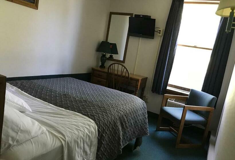 Номер Стандарт, Lake Ontario Motel & Inn