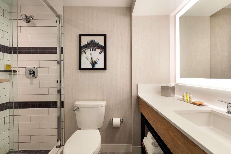 Люкс Кровать Кинг, Holiday Inn Express Hotel & Suites Waterloo   St. Jacobs Area, An Ihg