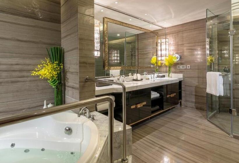 Люкс Кровать Кинг, Intercontinental Heilong Lake By Ihg