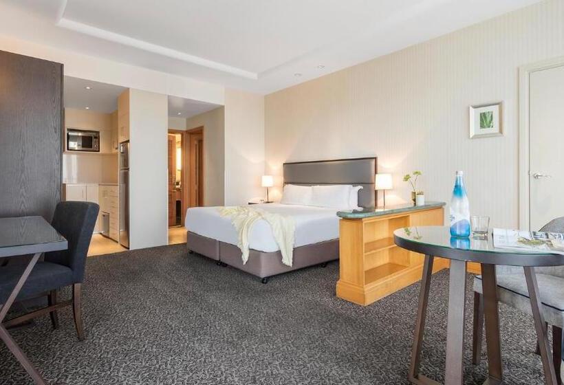 스탠다드 스튜디오, Oaks Gold Coast