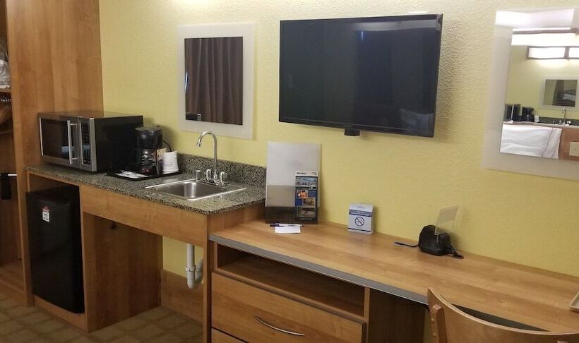Люкс Адаптированный для Инвалидов, Microtel Inn & Suites By Wyndham Delphos