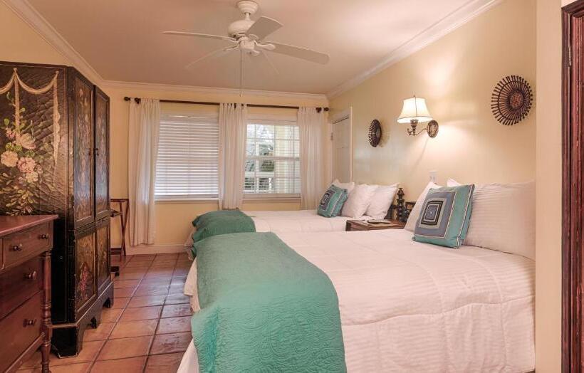 Номер Deluxe, The Caribbean Court Boutique