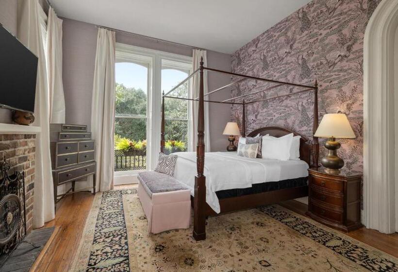 스위트 킹사이즈 침대, Hamilton Turner Inn