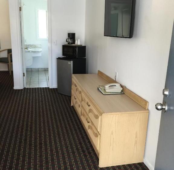 带2个双人床的标准工作室, Lark Motel Willits