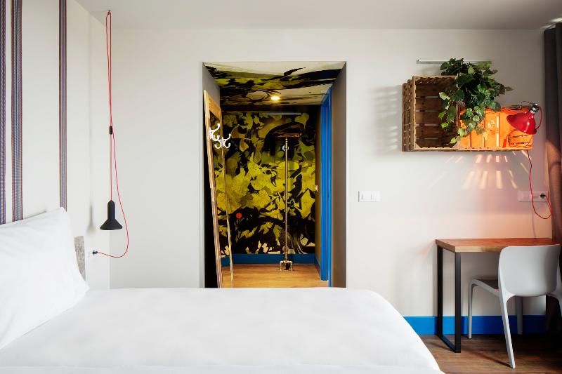 Номер Deluxe, Generator Barcelona