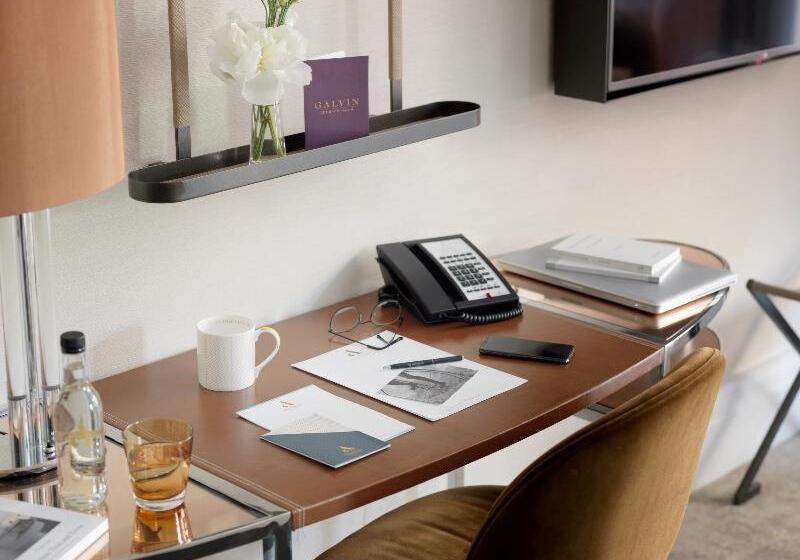 Номер Deluxe, The Athenaeum Hotel & Residences
