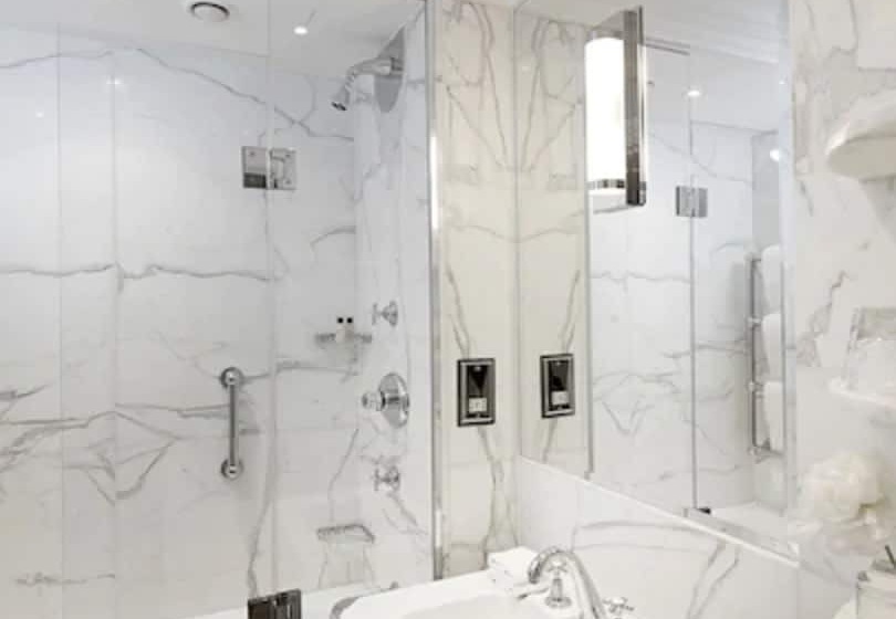 Номер Superior, The Athenaeum Hotel & Residences