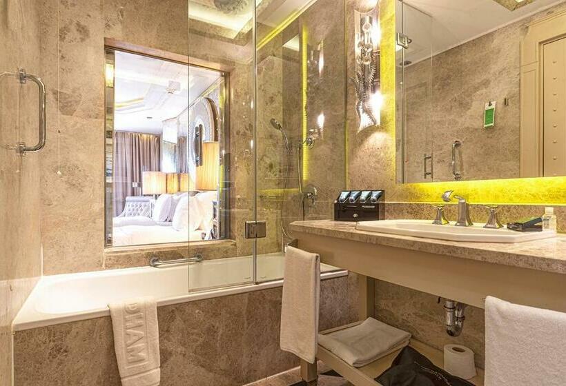 Deluxe Room King Bed & City View, Wyndham Grand Istanbul Kalamış Marina