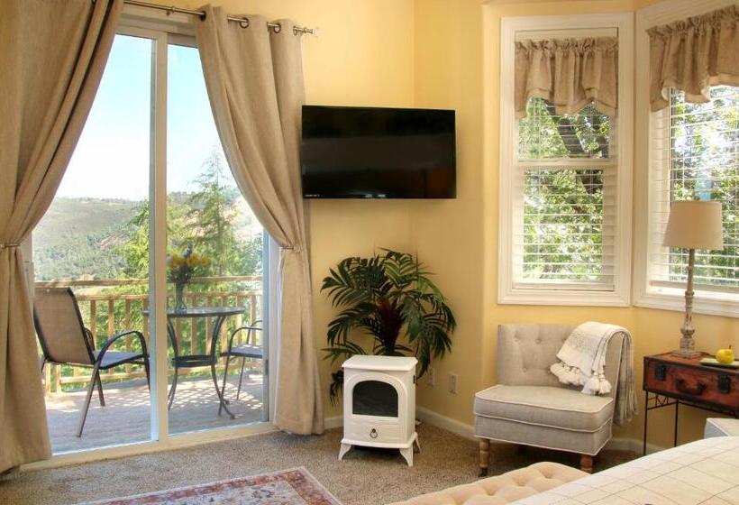 Люкс Вид на Бассейн, Bella Vista Bed And Breakfast