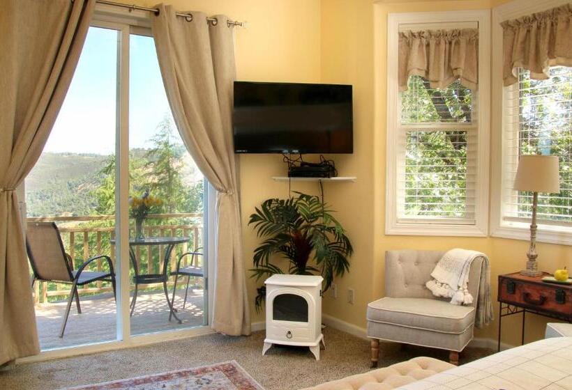 Люкс Вид на Бассейн, Bella Vista Bed And Breakfast