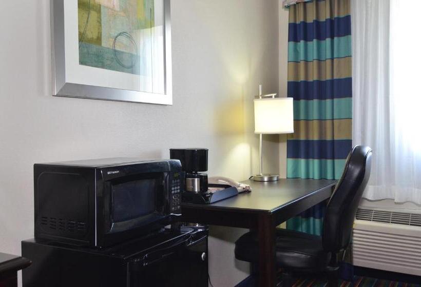 Люкс Кровать Кинг, Quality Inn & Suites Kenedy  Karnes City
