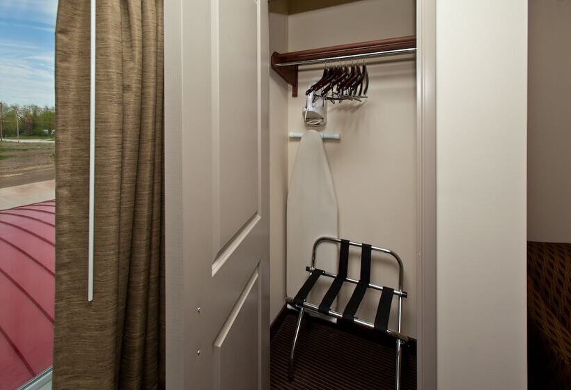 Люкс Deluxe Кровать Кинг, Americinn By Wyndham Osage