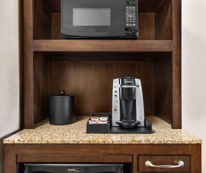 Полулюкс, Hilton Garden Inn Stony Brook