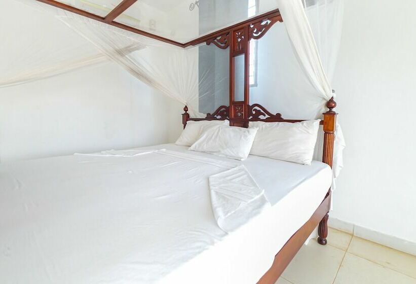 اتاق لوکس با چشم‌انداز استخر, African Dada Resort And Spa