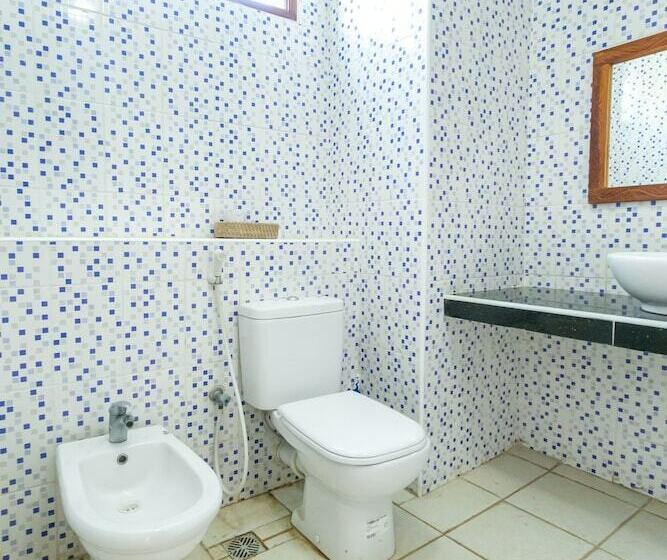 اتاق لوکس با چشم‌انداز استخر, African Dada Resort And Spa