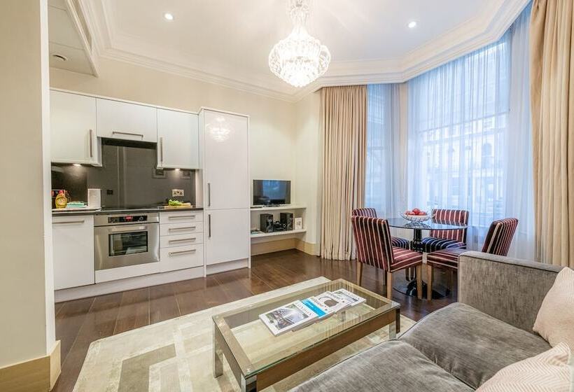 דירת חדר סופריור, Claverley Court
