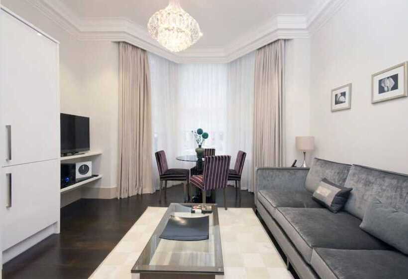 דירת חדר סופריור, Claverley Court