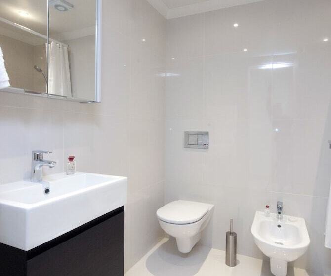 דירת אקזקיוטיב, חדר שינה 1, Claverley Court