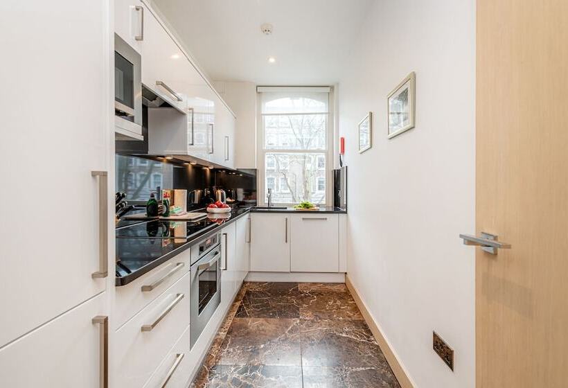 آپارتمان مدیریتی 2 خوابه, Claverley Court