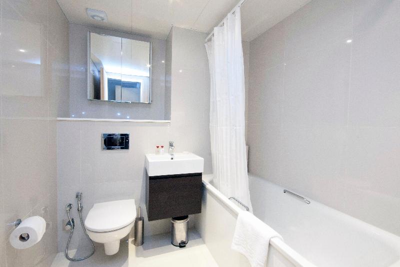 استودیوی استاندارد, Claverley Court