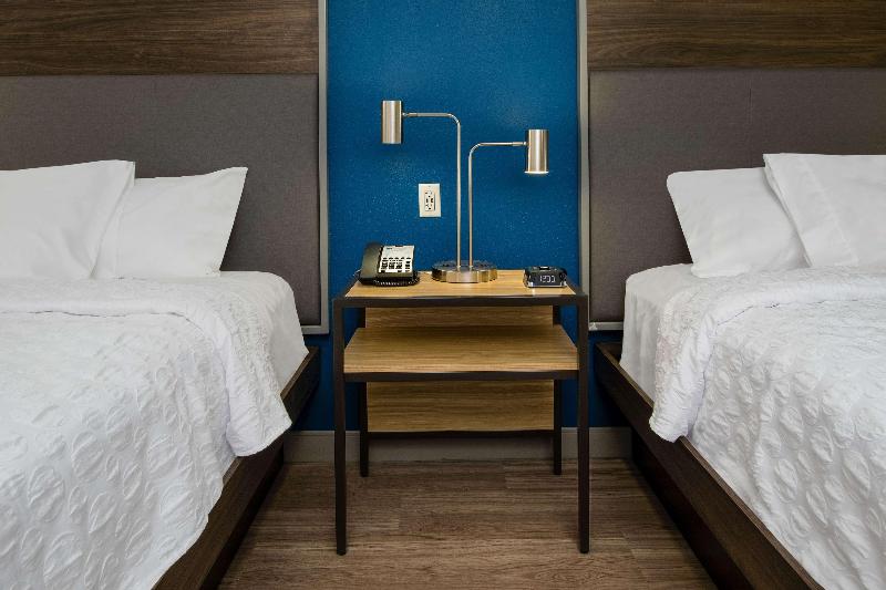 استودیوی استاندارد, Claverley Court