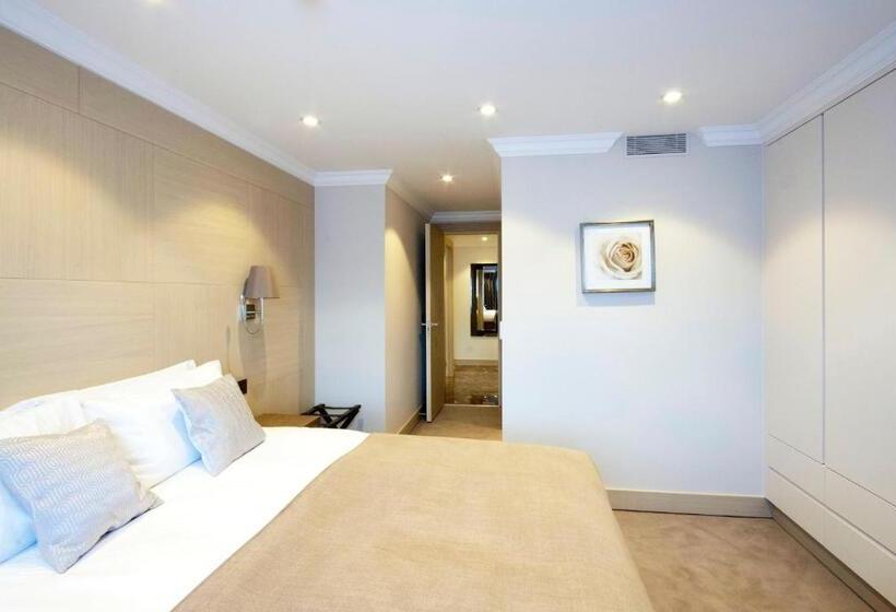דירת אקזקיוטיב 2 חדרים, Claverley Court