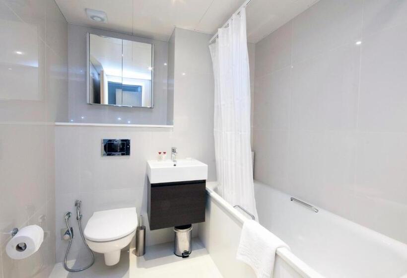 استودیوی استاندارد, Claverley Court