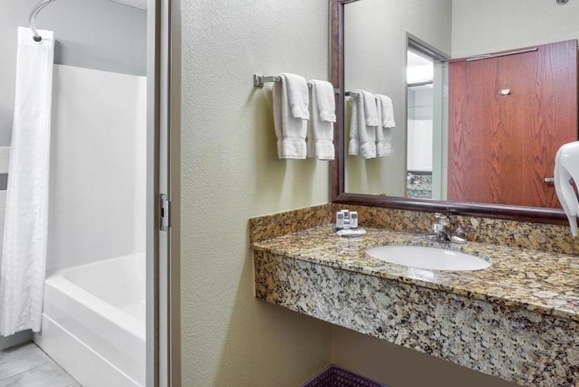 장애인을 위한 킹사이즈 침대 스탠다드 룸, Americinn By Wyndham Vidalia