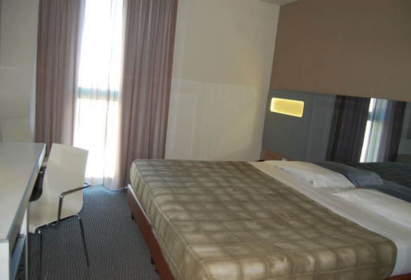 اتاق استاندارد سه نفره, Idea Hotel Plus Savona