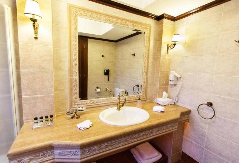 Family Suite, Estate Kalaitzis