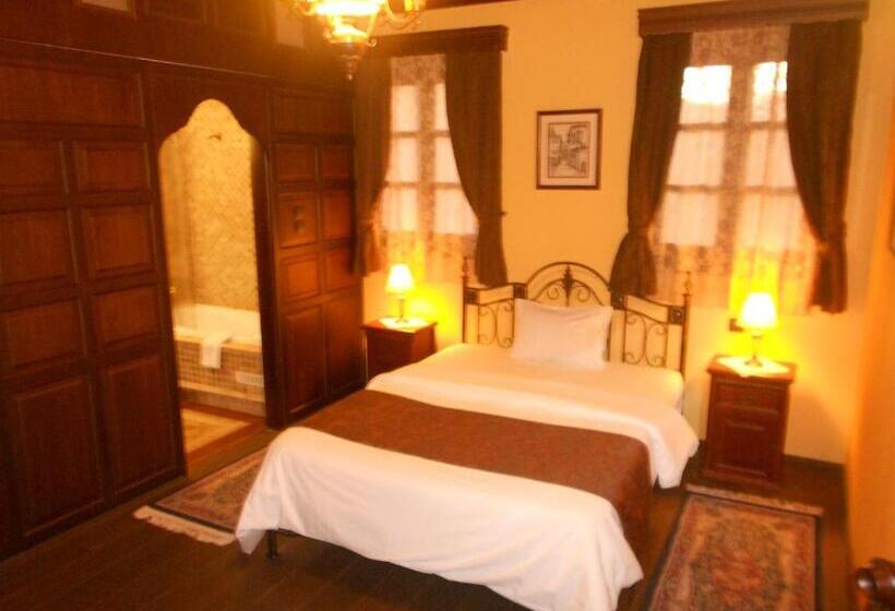 Quarto Deluxe Individual, Estate Kalaitzis