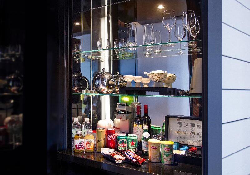 Suíte Cama King, Regent Shanghai Pudong   Complimentary First Round Minibar Per Stay   Including A Bottle Of Wine